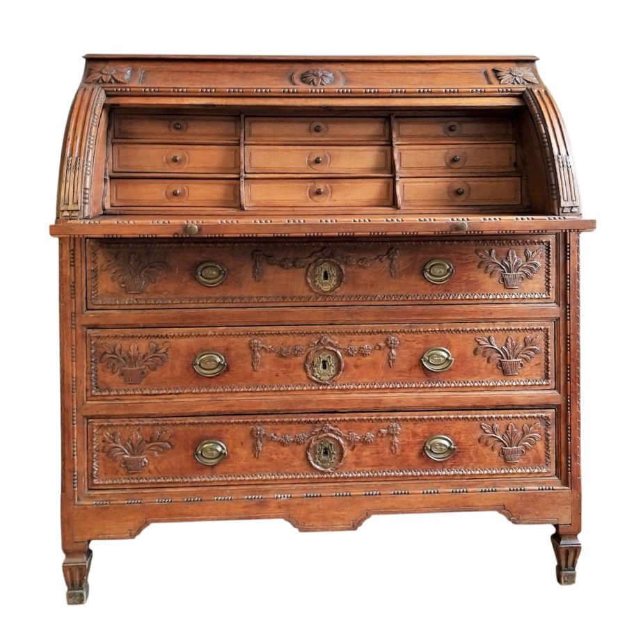 Commode scriban Louis XVI travail liégeois du XVIIIe siècle
