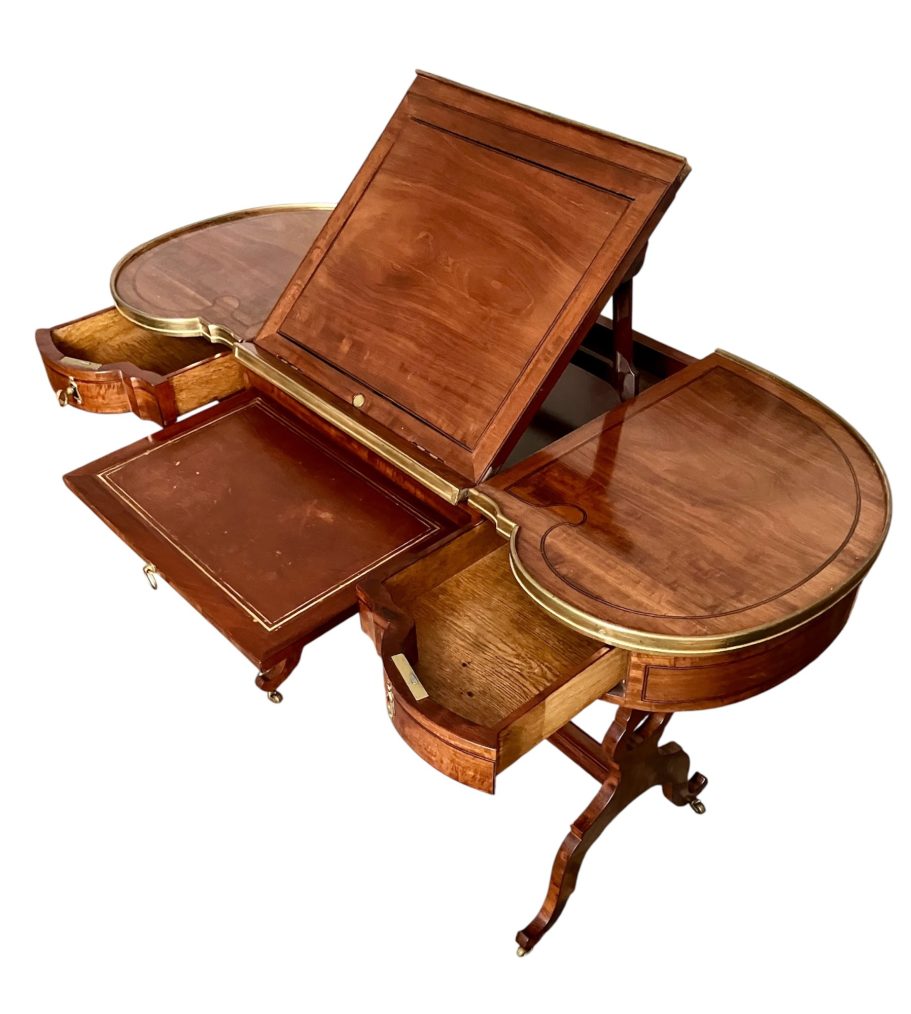 Table rognon Louis XVI attribuée à François-Antoine Canabas dit Gengenbach.