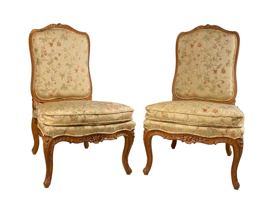 Paire de chauffeuses de l'époque Louis XV en soie