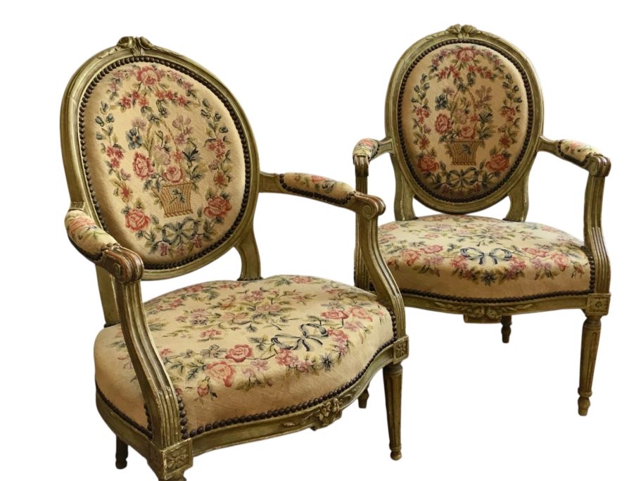 Paire de fauteuils Louis XVI du XVIIIe siècle