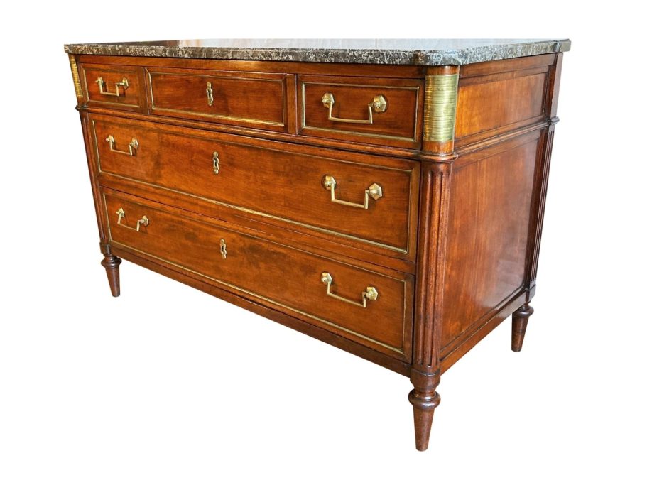 Commode de l'époque Louis XVI en acajou