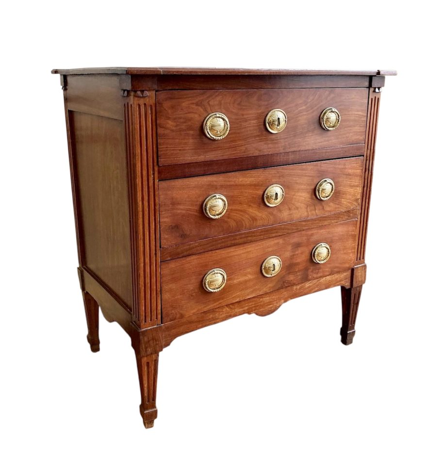 Petite commode en acajou de l'époque Louis XVI