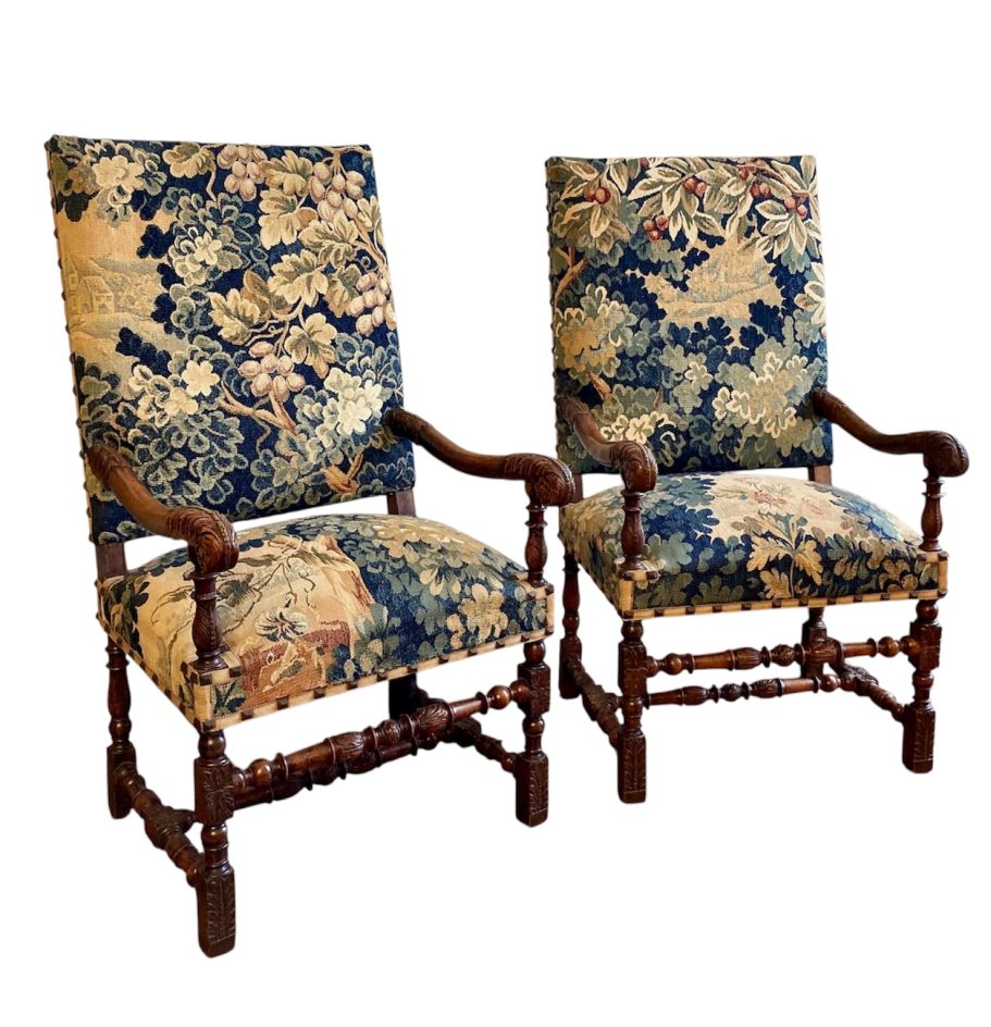 Paire de fauteuils Louis XIII tapisserie d'Aubusson