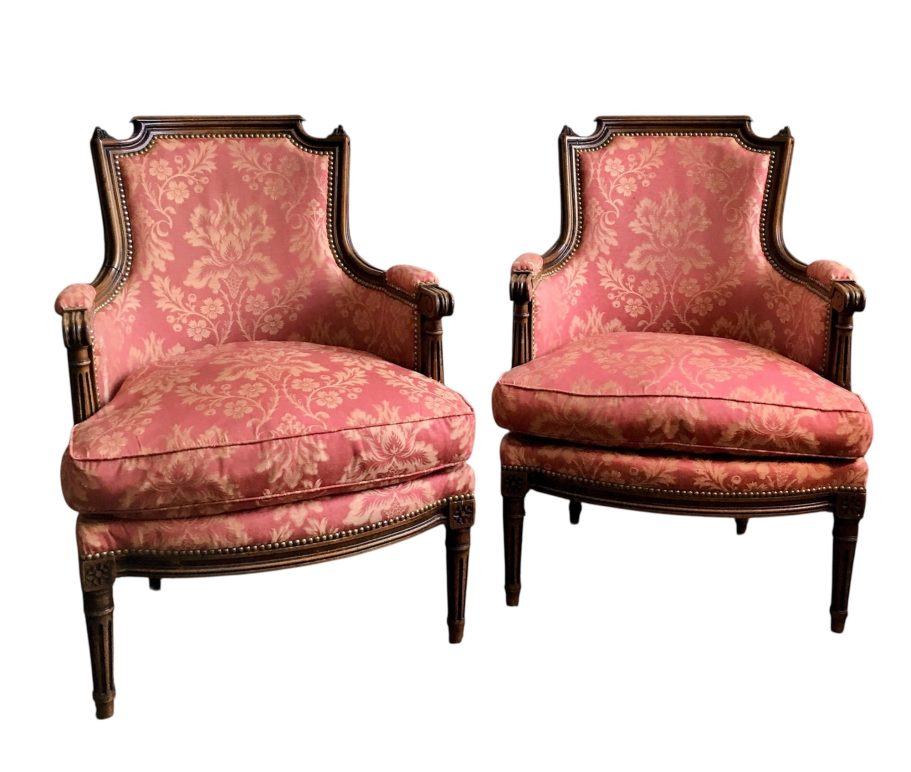 Paire de bergères de style Louis XVI