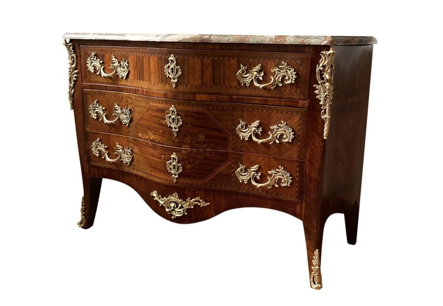 Commode de l'époque Louis XV en marqueterie