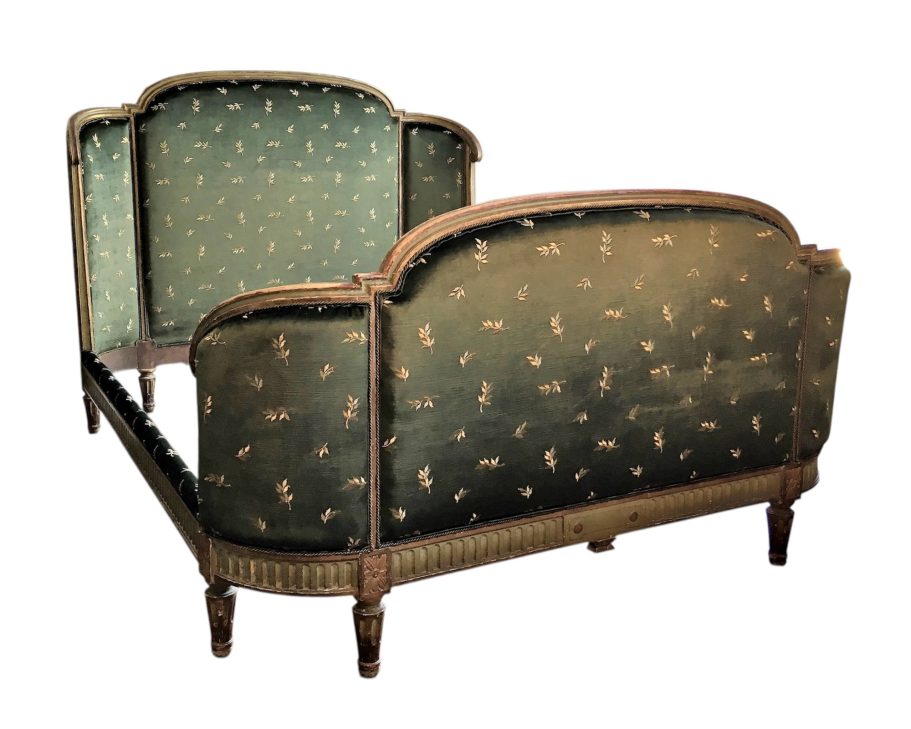 Lit de style Louis XVI en velours de soie