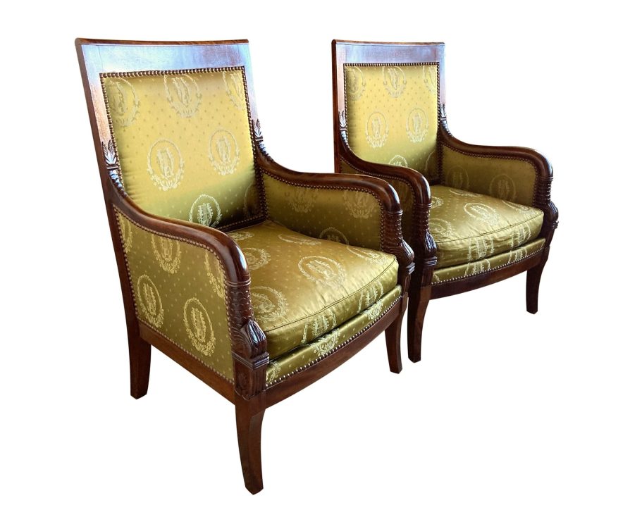 Paire de bergères en acajou et soie de style Empire