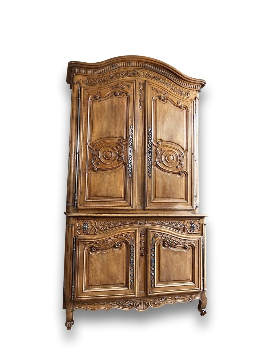 Buffet à deux corps de l'époque Louis XV