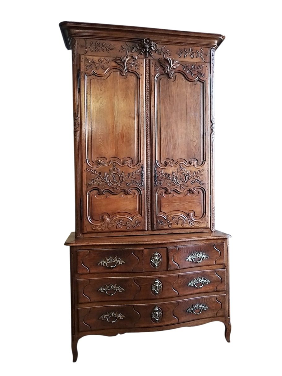 Commode en armoire Louis XV travail provincial du XIXe siècle 