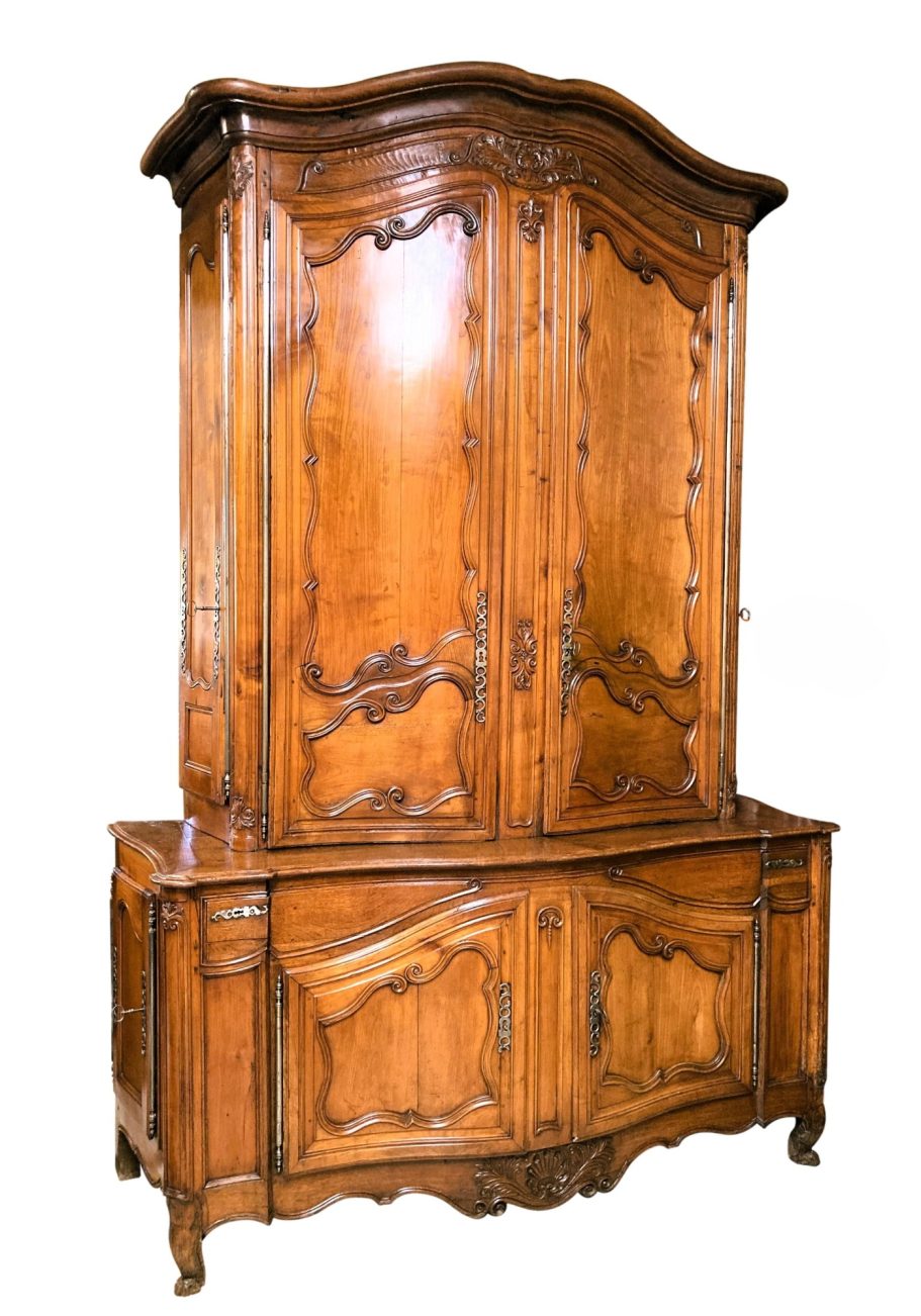 Grand buffet deux corps Louis XV - XVIIIe siècle - Mobilier de château de la vallée de la Loire