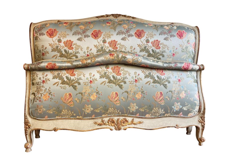 Lit en soie de style Louis XV