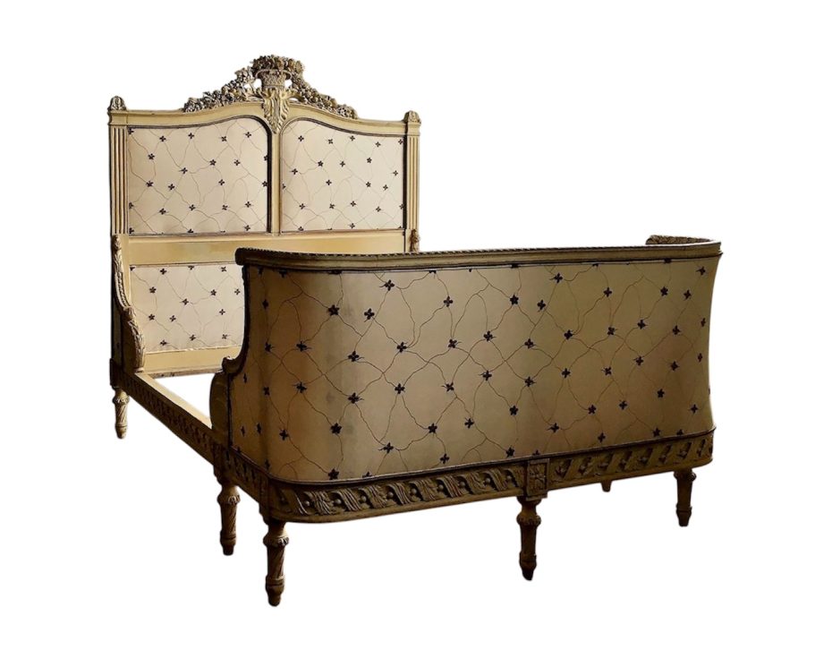 Lit en soie de l'époque 1900