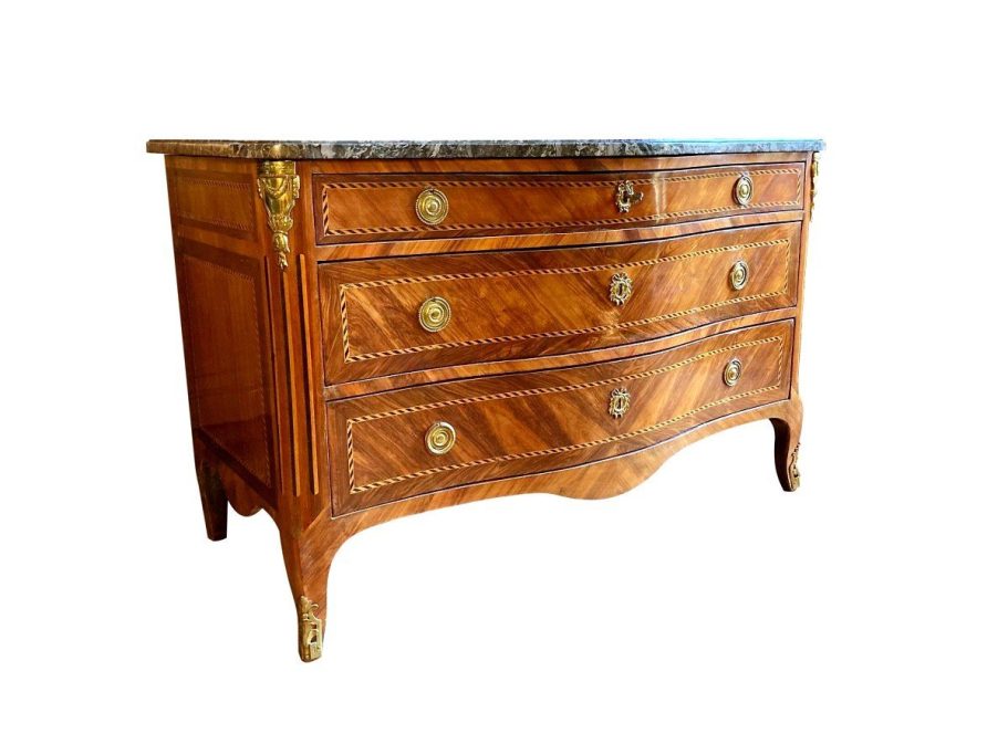 Commode galbée de l'époque Transition